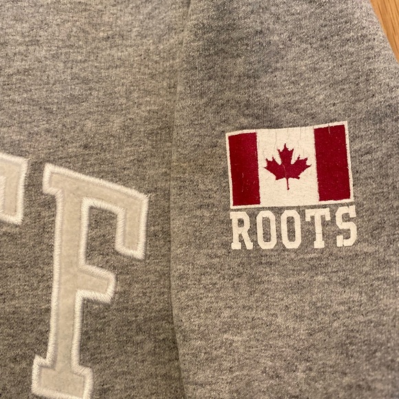 Roots Unisex Gray Crew Neck Sweatshirt w Felt Banff Across Chest /Size S - Picture 4 of 9